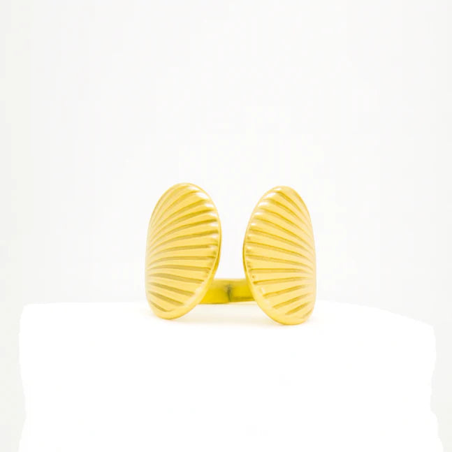 Shell Clasp Ring